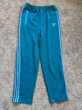 Vintage Adidas track pants from the late 1990s to early 2000s. Size Large